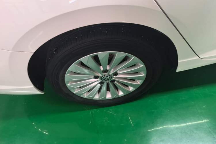 Used Volkswagen Lavida 2019 280TSI DSG Comfort Edition China VI standard Right Rear Wheel Hub