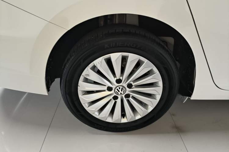 Used Volkswagen Lavida 2019 280TSI DSG Comfort Edition China VI standard Right Rear Wheel Hub