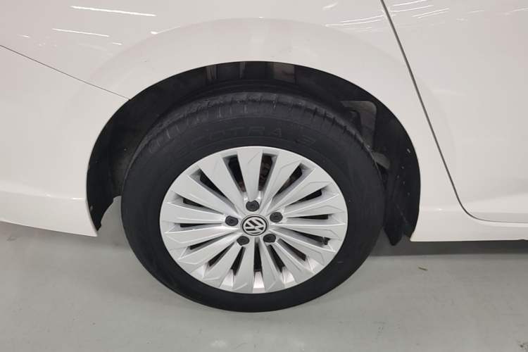 Used Volkswagen Lavida 2019 280TSI DSG Comfort Edition China VI standard Right Rear Wheel Hub