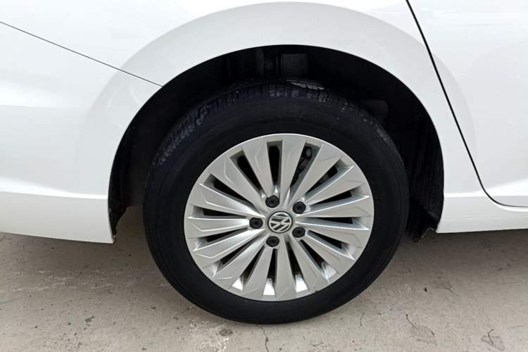 Used Volkswagen Lavida 2019 280TSI DSG Comfort Edition China VI standard Right Rear Wheel Hub