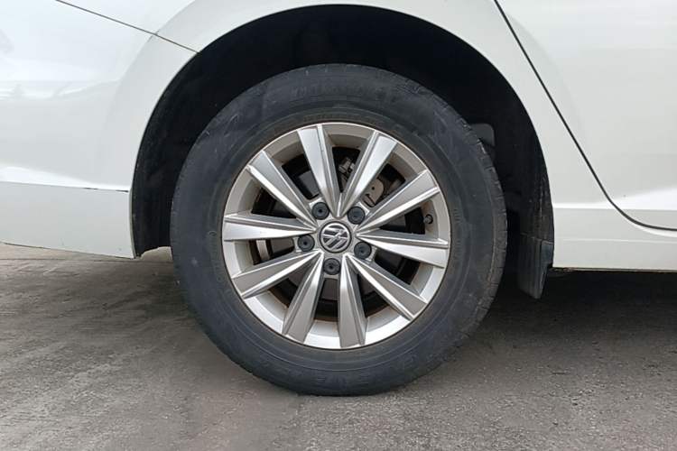 Used Volkswagen Lavida 2019 1.5L Automatic Fashion Edition China VI Right Rear Wheel Hub