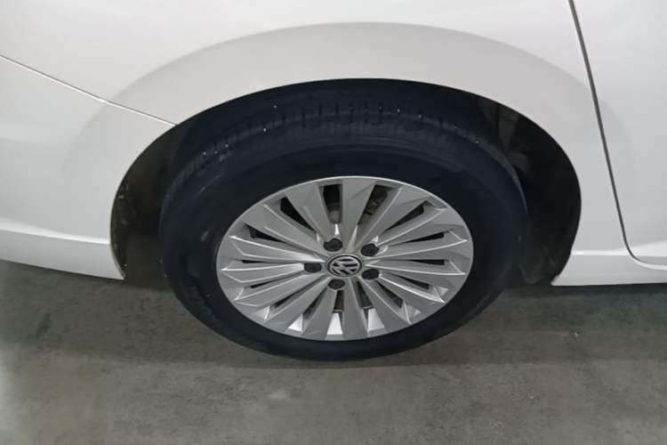 Used Volkswagen Lavida 2019 1.5L Automatic Comfort Edition China VI Standard Right Rear Wheel Hub