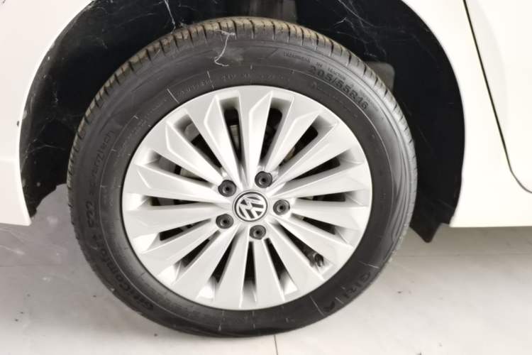 Used Volkswagen Lavida 2019 1.5L Automatic Vision Edition China VI Standard Right Rear Wheel Hub