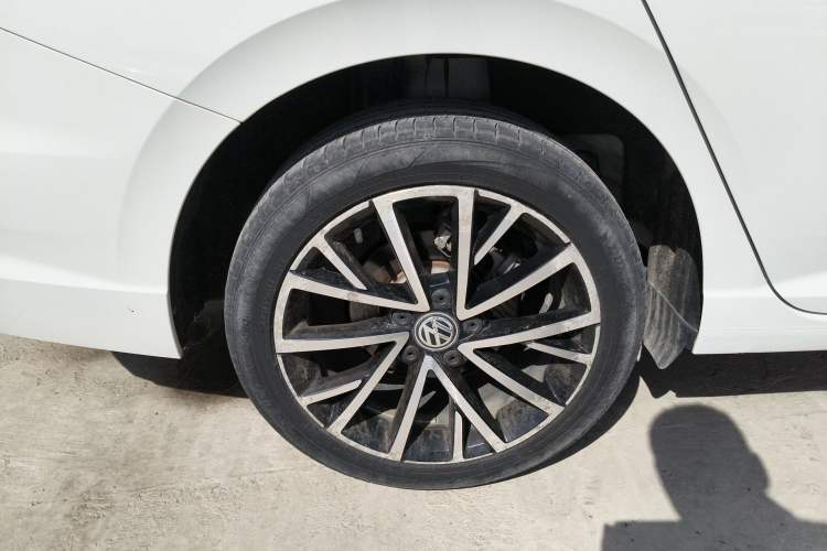 Used Volkswagen Lavida 2019 280TSI DSG Luxury Edition China VI Standard Right Rear Wheel Hub