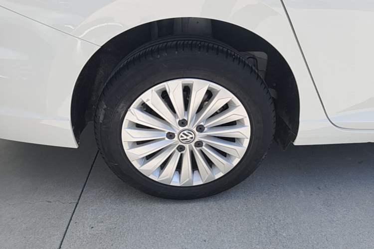 Used Volkswagen Lavida 2019 280TSI DSG Comfort Edition China VI standard Right Rear Wheel Hub
