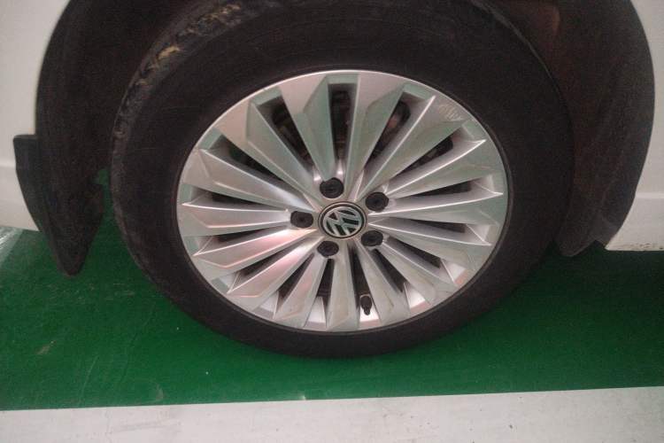 Used Volkswagen Lavida 2019 280TSI DSG Comfort Edition China VI standard Right Rear Wheel Hub