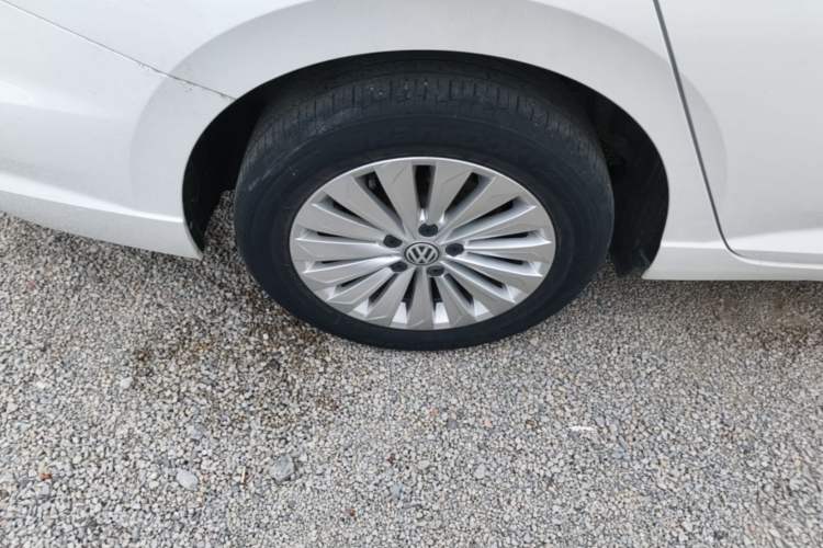 Used Volkswagen Lavida 2019 280TSI DSG Comfort Edition China VI standard Right Rear Wheel Hub