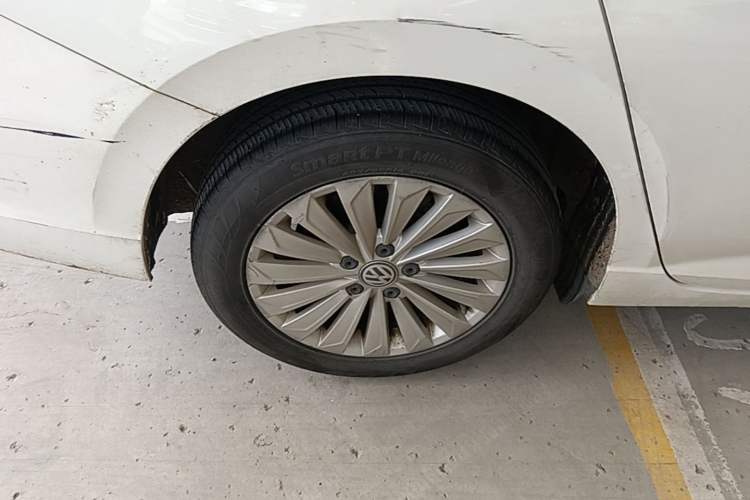 Used Volkswagen Lavida 2019 280TSI DSG Comfort Edition China VI standard Right Rear Wheel Hub