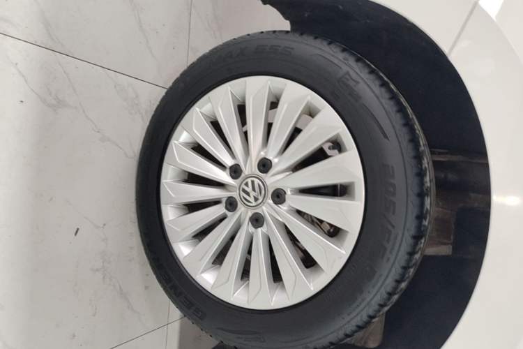 Used Volkswagen Lavida 2019 1.5L Automatic Comfort Edition China VI Standard Right Rear Wheel Hub