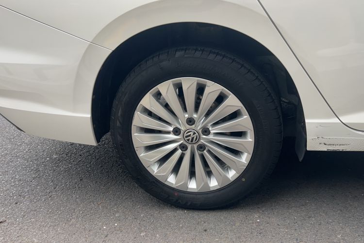 Used Volkswagen Lavida 2019 280TSI DSG Comfort Edition China VI standard Right Rear Wheel Hub