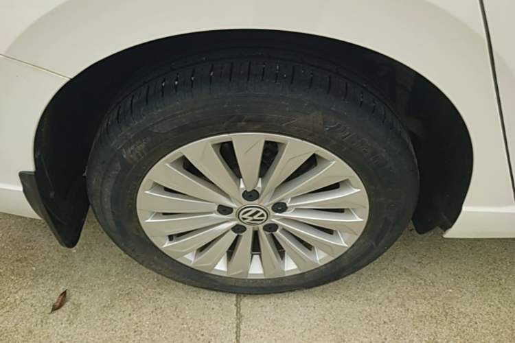Used Volkswagen Lavida 2019 280TSI DSG Comfort Edition China VI standard Right Rear Wheel Hub
