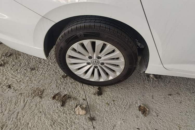 Used Volkswagen Lavida 2019 280TSI DSG Comfort Edition China VI standard Right Rear Wheel Hub