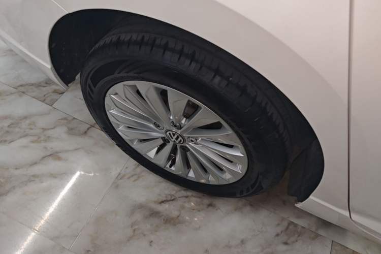 Used Volkswagen Lavida 2019 280TSI DSG Comfort Edition China VI standard Right Rear Wheel Hub