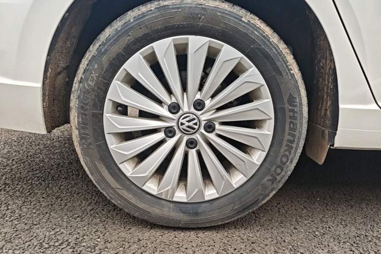 Used Volkswagen Lavida 2019 280TSI DSG Comfort Edition China VI standard Right Rear Wheel Hub