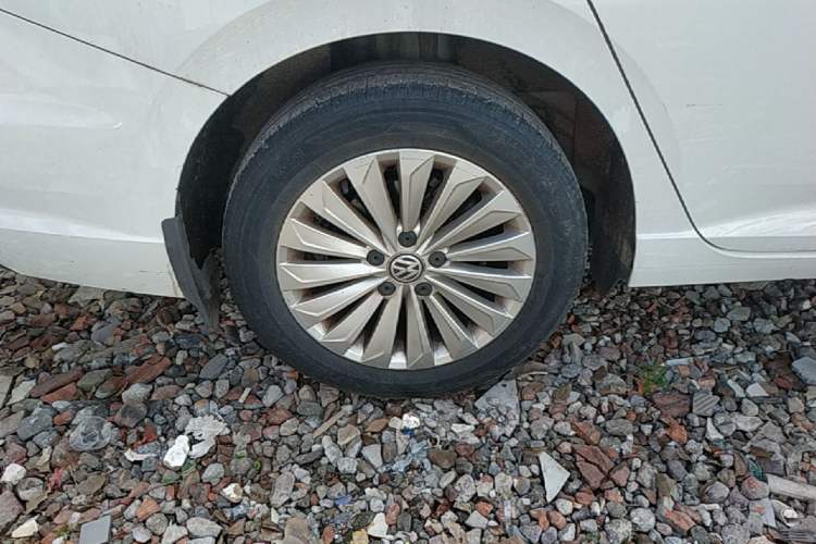 Used Volkswagen Lavida 2019 280TSI DSG Comfort Edition China VI standard Right Rear Wheel Hub