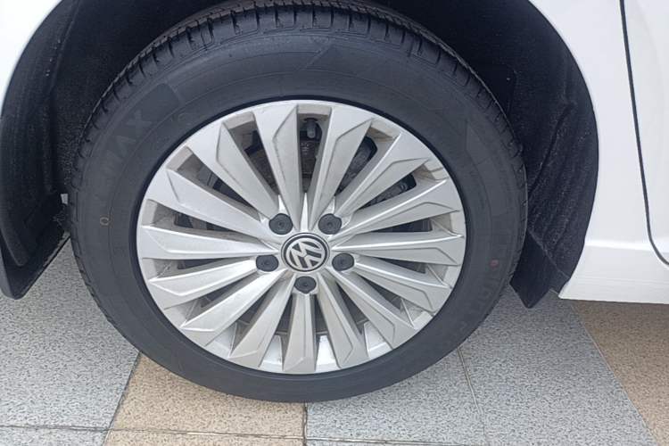 Used Volkswagen Lavida 2019 280TSI DSG Comfort Edition China VI standard Right Rear Wheel Hub