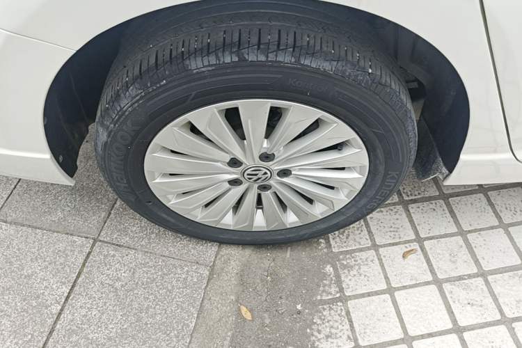 Used Volkswagen Lavida 2019 280TSI DSG Comfort Edition China VI standard Right Rear Wheel Hub