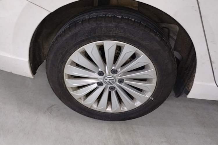 Used Volkswagen Lavida 2019 280TSI DSG Comfort Edition China VI standard Right Rear Wheel Hub