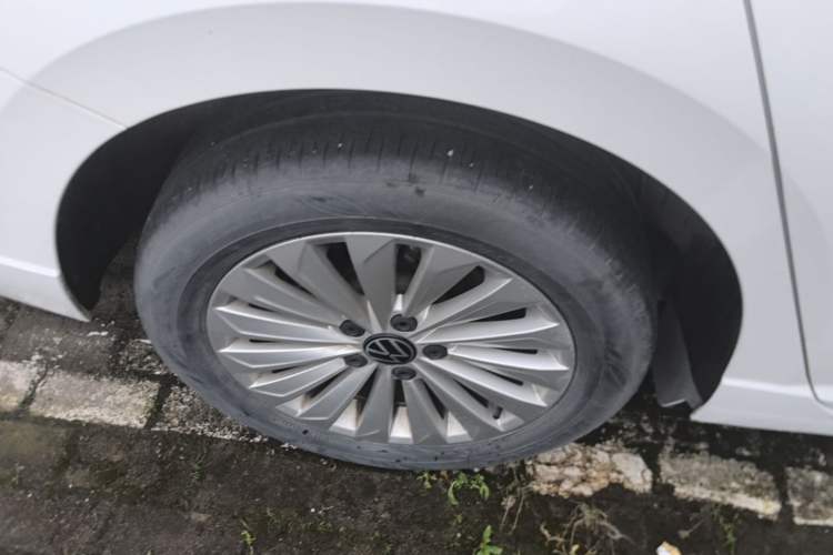 Used Volkswagen Lavida 2019 280TSI DSG Comfort Edition China VI standard Right Rear Wheel Hub