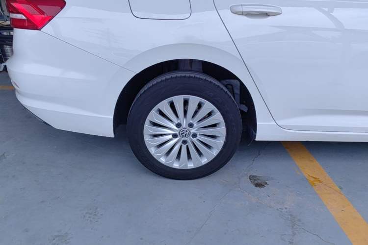 Used Volkswagen Lavida 2019 280TSI DSG Comfort Edition China VI standard Right Rear Wheel Hub