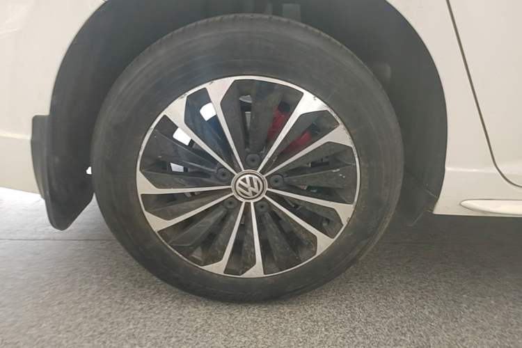 Used Volkswagen Lavida 2019 280TSI DSG Comfort Edition China VI standard Right Rear Wheel Hub