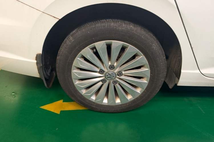 Used Volkswagen Lavida 2019 280TSI DSG Comfort Edition China VI standard Right Rear Wheel Hub