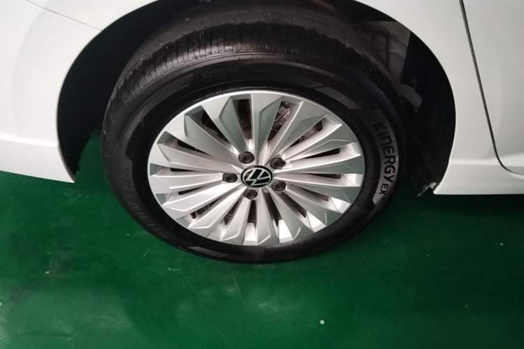 Used Volkswagen Lavida 2019 280TSI DSG Comfort Edition China VI standard Right Rear Wheel Hub