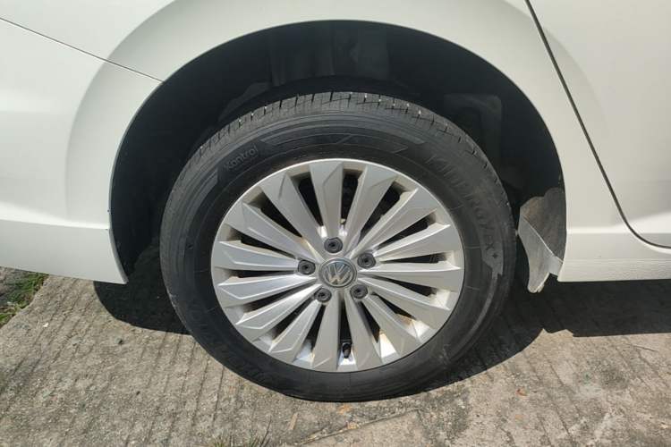 Used Volkswagen Lavida 2019 1.5L Automatic Vision Edition China VI Standard Right Rear Wheel Hub