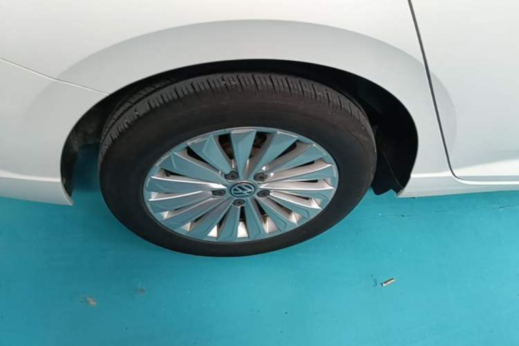 Used Volkswagen Lavida 2019 280TSI DSG Comfort Edition China VI standard Right Rear Wheel Hub