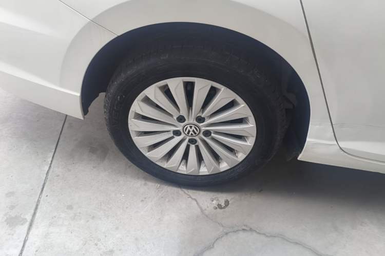 Used Volkswagen Lavida 2019 280TSI DSG Comfort Edition China VI standard Right Rear Wheel Hub