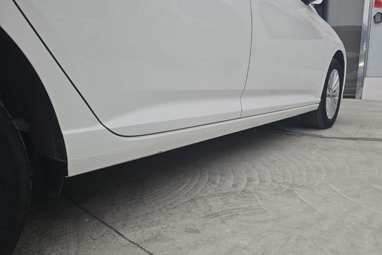 Used Volkswagen Lavida 2019 1.5L Automatic Comfort Edition China VI Standard Right Side Sill