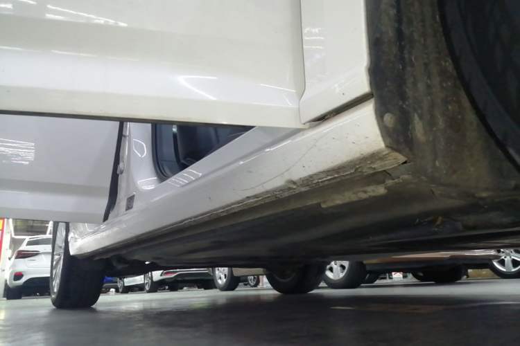 Used Volkswagen Lavida 2019 1.5L Automatic Comfort Edition China VI Standard Right Side Sill