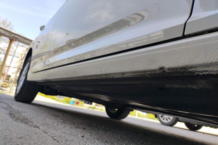 Used Volkswagen Lavida 2019 1.5L Automatic Fashion Edition China VI Right Side Sill