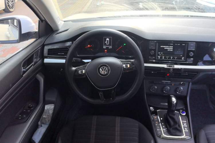 Used Volkswagen Lavida 2019 Hatchback 200TSI DSG Comfort Edition China VI Steering Wheel