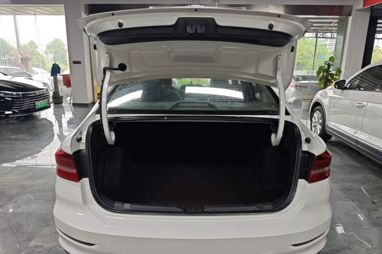 Used Volkswagen Lavida 2019 1.5L Automatic Fashion Edition China VI Trunk