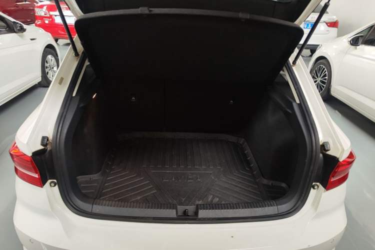 Used Volkswagen Lavida 2019 Hatchback 280TSI DSG Comfort Edition China VI Standard Trunk