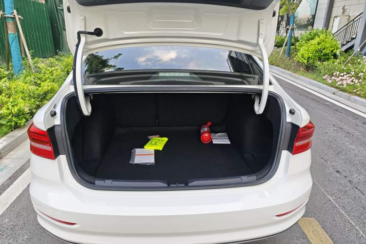 Used Volkswagen Lavida 2019 1.5L Automatic Comfort Edition China VI Standard Trunk