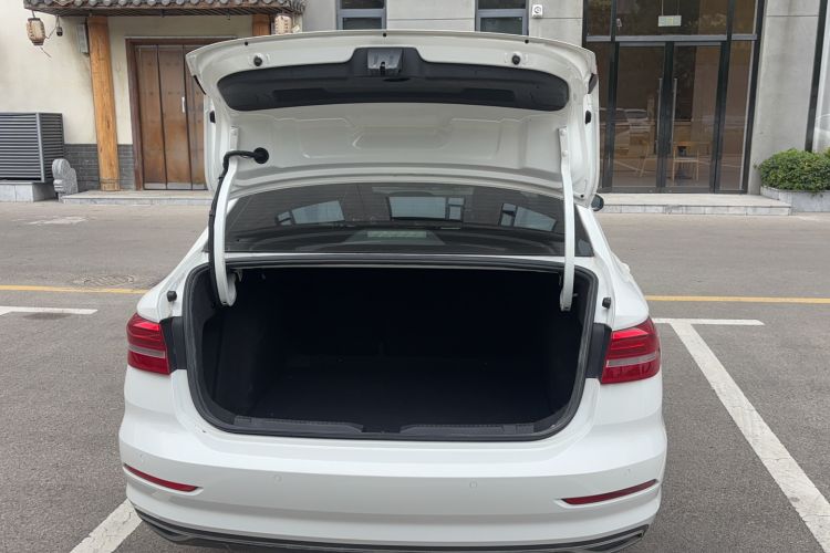 Used Volkswagen Lavida 2019 1.5L Automatic Comfort Edition China VI Standard Trunk