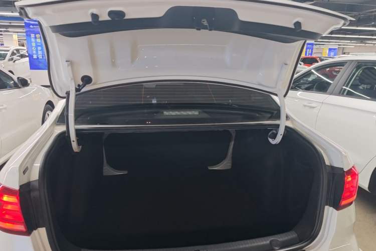 Used Volkswagen Lavida 2019 Lavida Start 1.5L Manual Fashion Edition China VI Standard Trunk