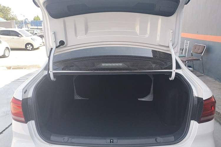 Used Volkswagen Lavida 2019 Lavida Start 1.5L Manual Fashion Edition China VI Standard Trunk