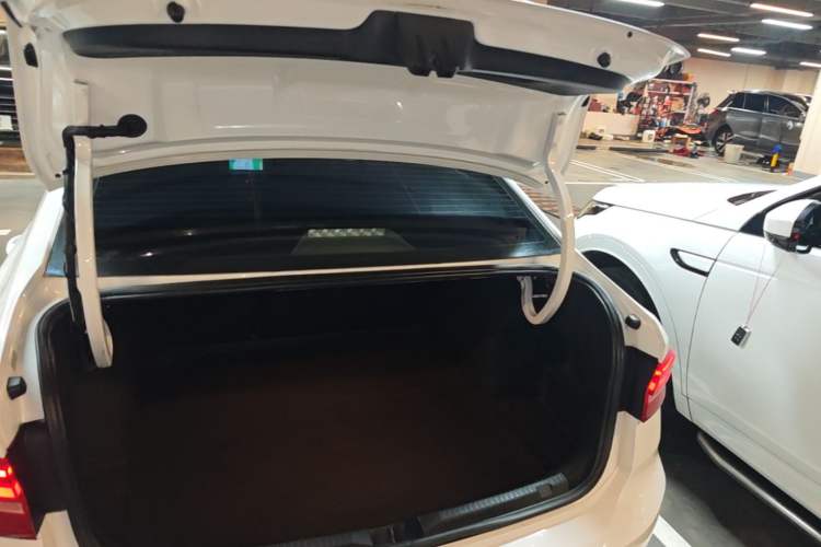 Used Volkswagen Lavida 2019 280TSI DSG Comfort Edition China VI standard Trunk