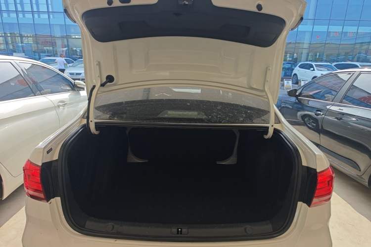 Used Volkswagen Lavida 2019 Lavida Start 1.5L Automatic Trendy Version China VI Standard Trunk