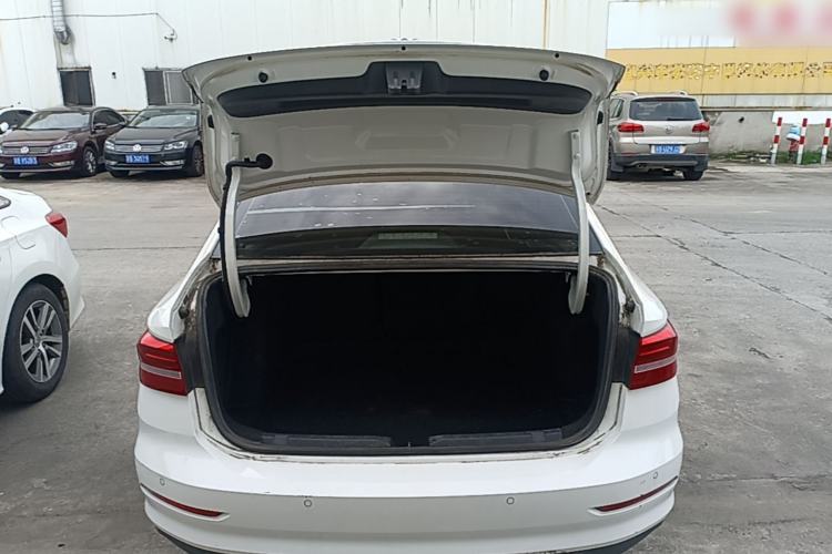 Used Volkswagen Lavida 2019 1.5L Automatic Fashion Edition China VI Trunk