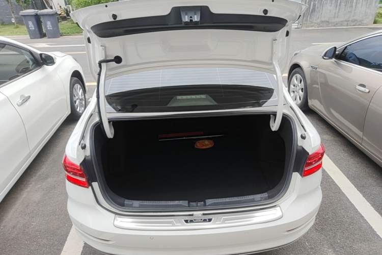 Used Volkswagen Lavida 2019 1.5L Automatic Comfort Edition China VI Standard Trunk