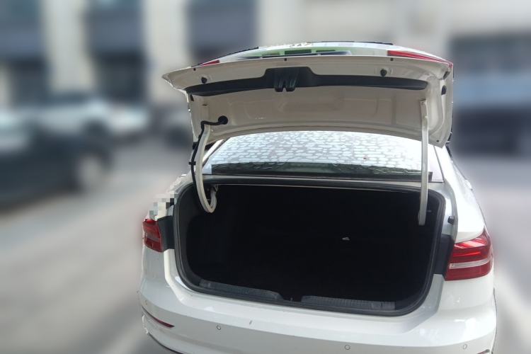 Used Volkswagen Lavida 2019 1.5L Automatic Comfort Edition China VI Standard Trunk