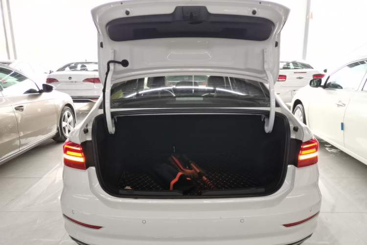 Used Volkswagen Lavida 2019 1.5L Automatic Vision Edition China VI Standard Trunk