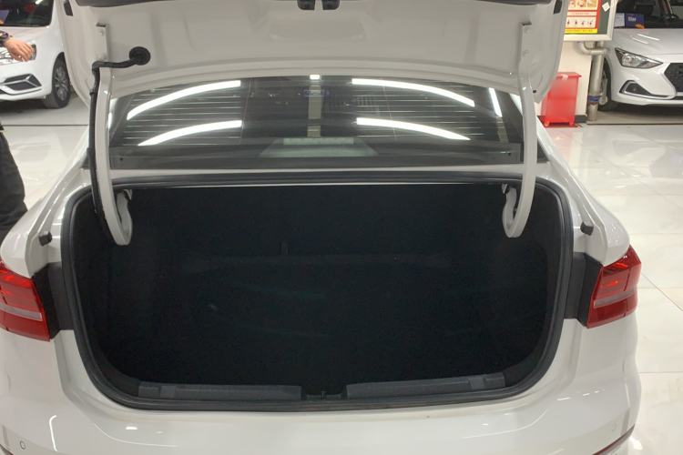 Used Volkswagen Lavida 2019 1.5L Automatic Fashion Edition China VI Trunk