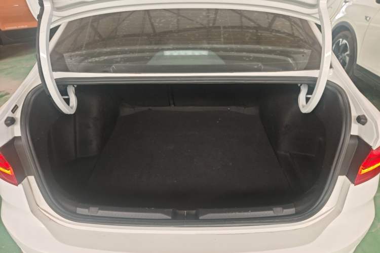 Used Volkswagen Lavida 2019 1.5L Automatic Comfort Edition China VI Standard Trunk