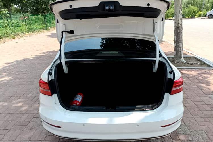 Used Volkswagen Lavida 2019 1.5L Automatic Comfort Edition China VI Standard Trunk