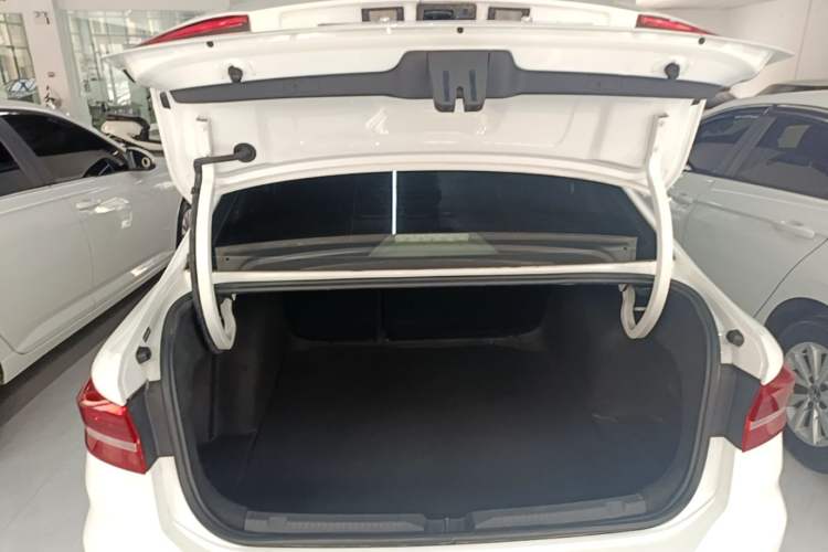 Used Volkswagen Lavida 2019 1.5L Automatic Comfort Edition China VI Standard Trunk